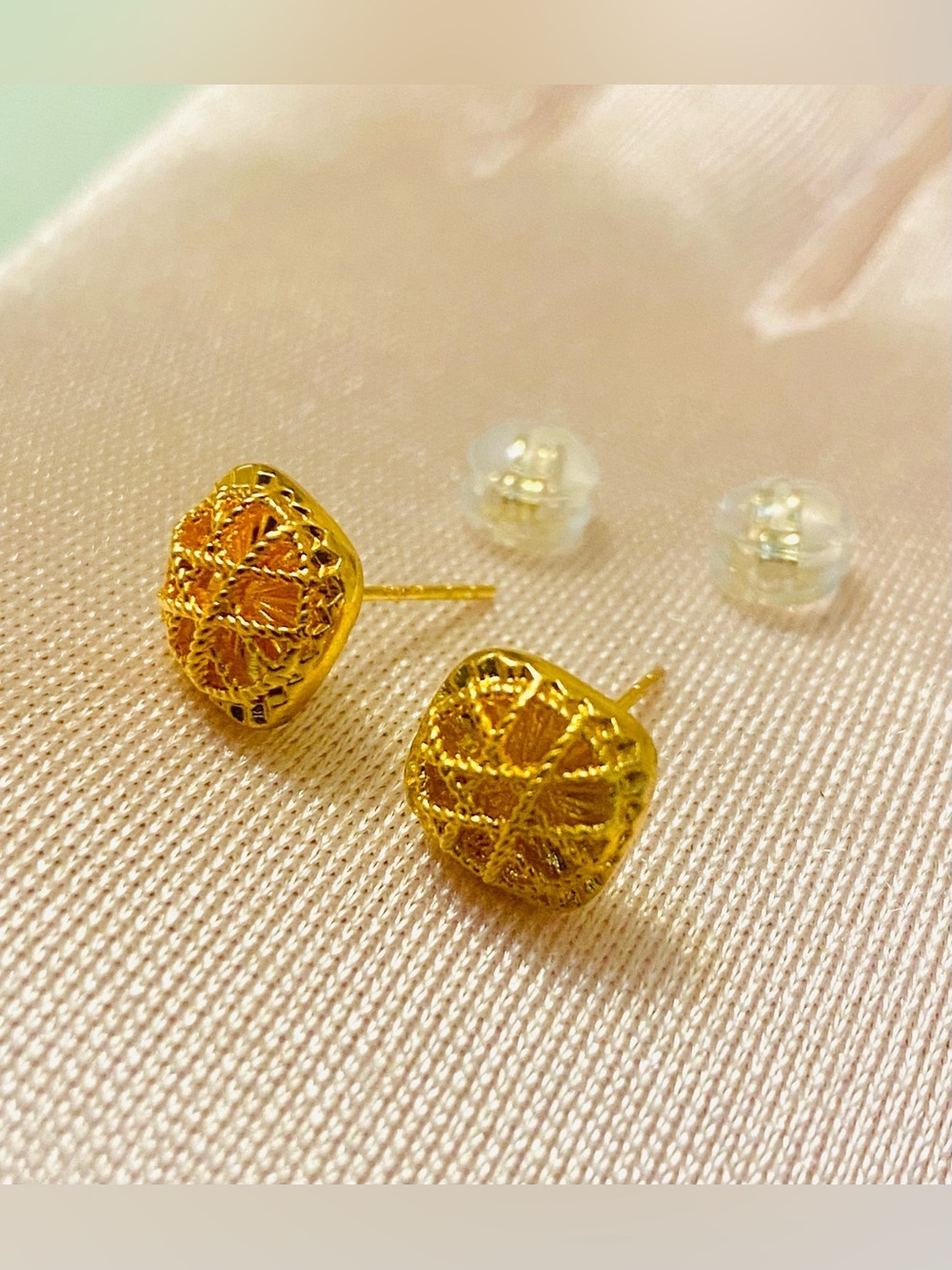 18 K Gold Filigree Floral Stud Earrings
